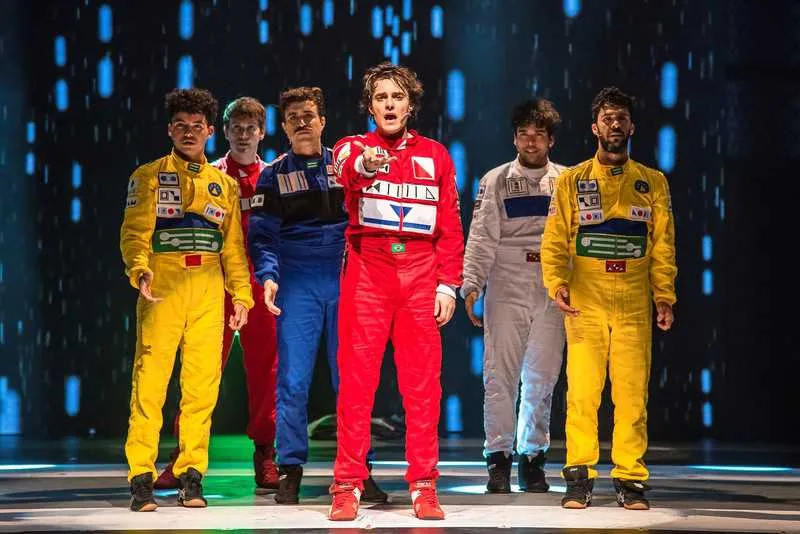  A produção será exibida no São Gonçalo Shopping e parte da renda irá para o Instituto Ayrton Senna