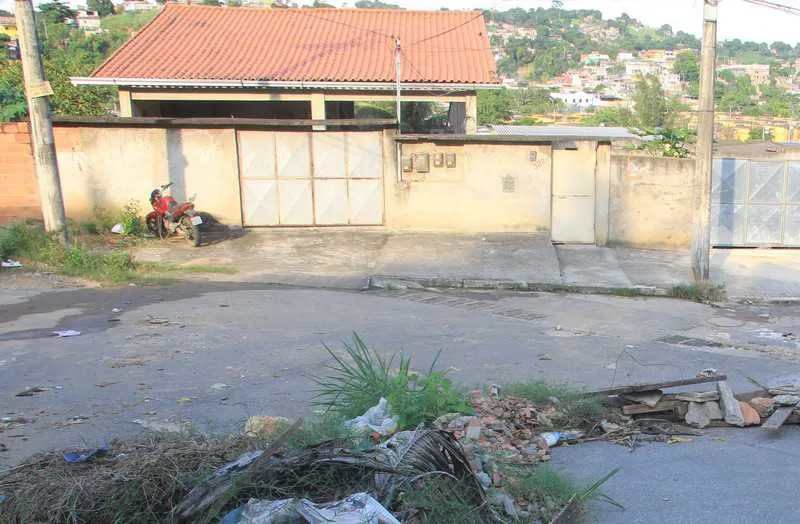 Imagem ilustrativa da imagem Traficantes espalham barricadas por Galo Branco, em São Gonçalo