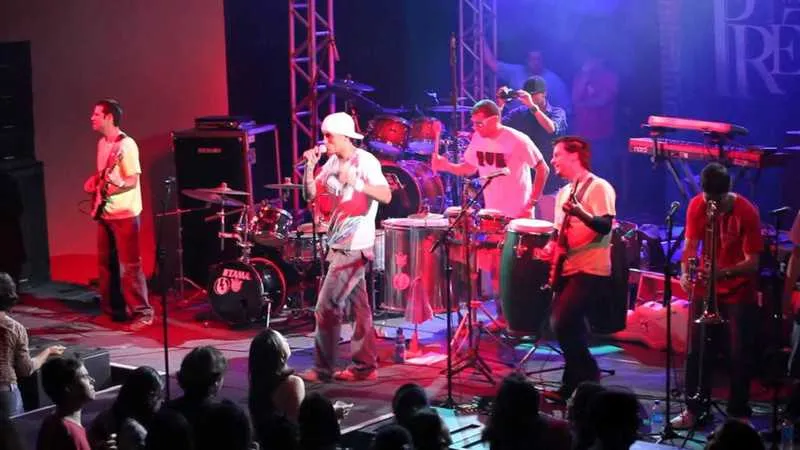 Banda Bicho Solto será protagonista da noite do ‘Adoro Baile’