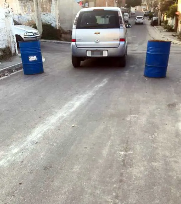 Barricada Rocha e Lindo Parque
