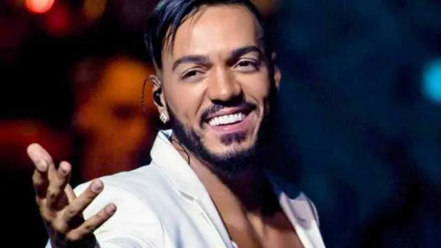 Belo promete noite de muito pagode romântico no domingo