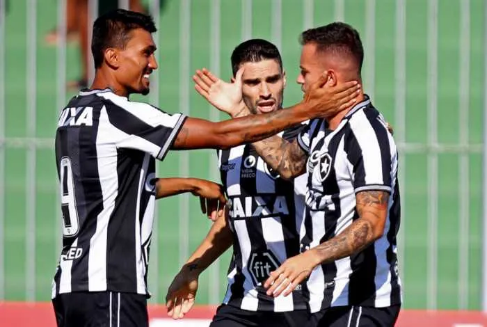 Equipe teve a primeira vitória na competição   