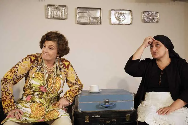 Espetáculo de Beth Zalcman e Simone Kalil reúne memórias, humor e emoção no Teatro da UFF
