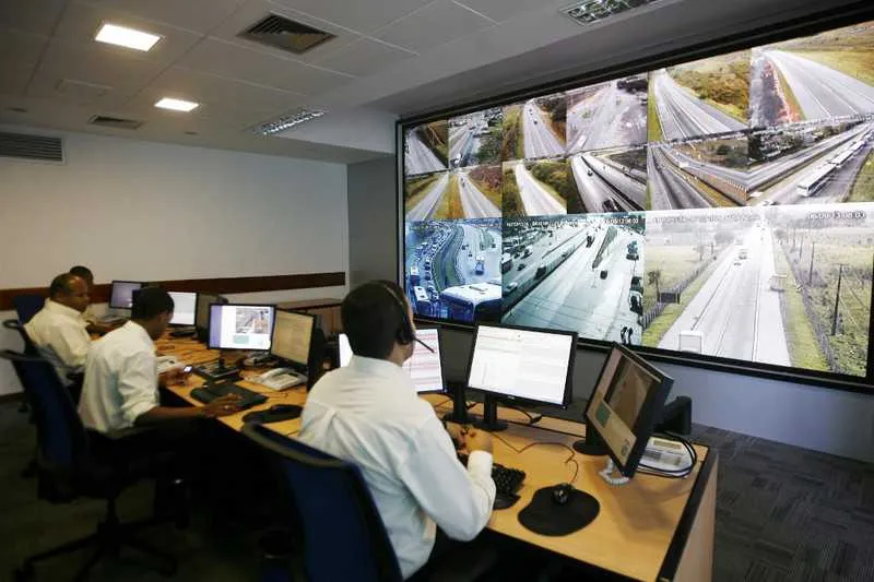 >> Reversível na BR-101 começa amanhã e termina domingo