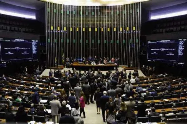 Câmara avalia proposta do Governo de ampliar aposentadoria de servidores