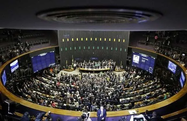 Além do fundo, as legendas apostam em doações de pessoas físicas 