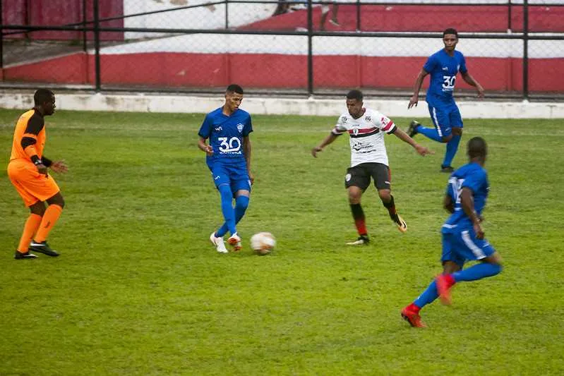 Canto do Rio contra Cardoso Moreira no Campeonato Carioca 