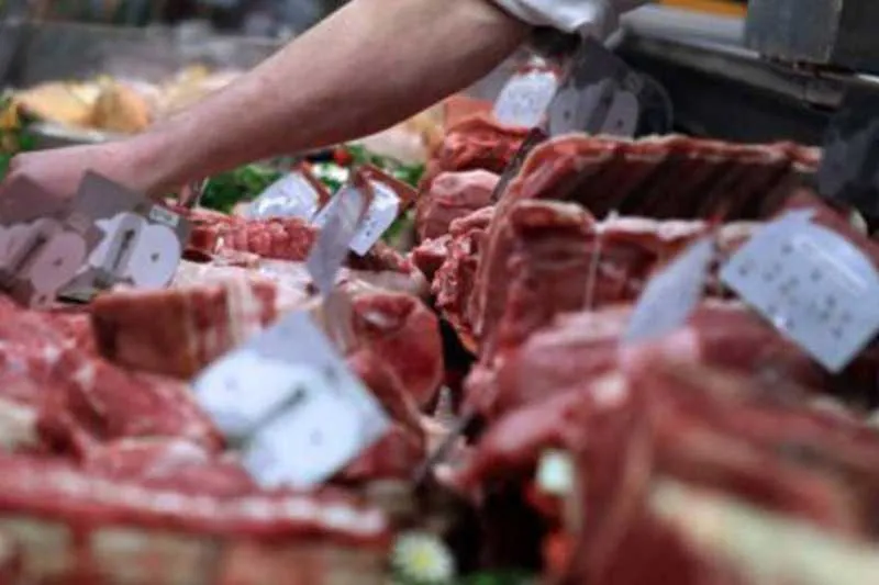 Entre os “vilões” da semana, o destaque negativo é a açúcar, cujo valor aumentou cerca de 14%, seguida da carne (10,5%) e do óleo (8%)