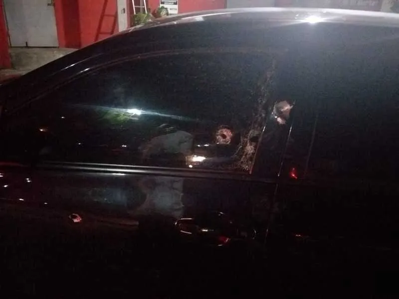 Carro do presidente Diney Marins  foi perfurado 
