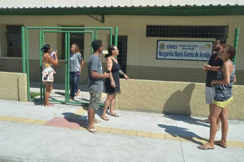 Pais de alunos de UMEI denunciam direção por maus-tratos