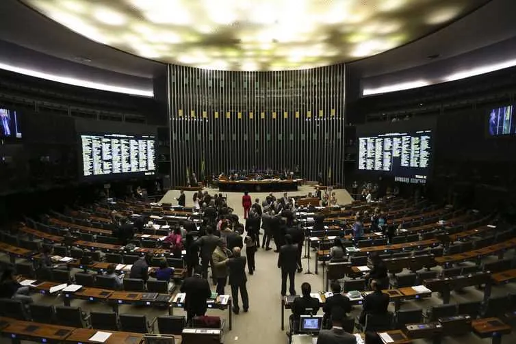 Um dos vetos: ao aumento do piso salarial de agentes de saúde