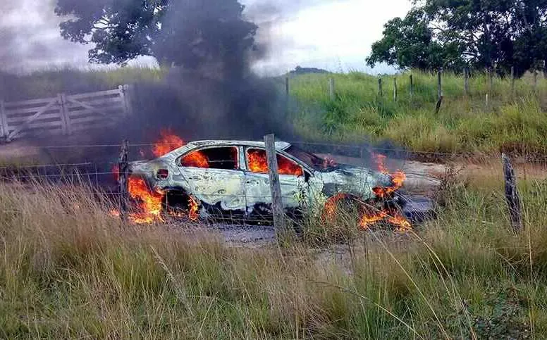 A placa deteriorada encontrada pertencia ao veículo do PM