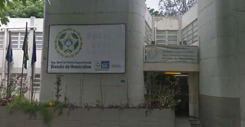 Há quatro PMs e um Bombeiro entre os alvos da ação