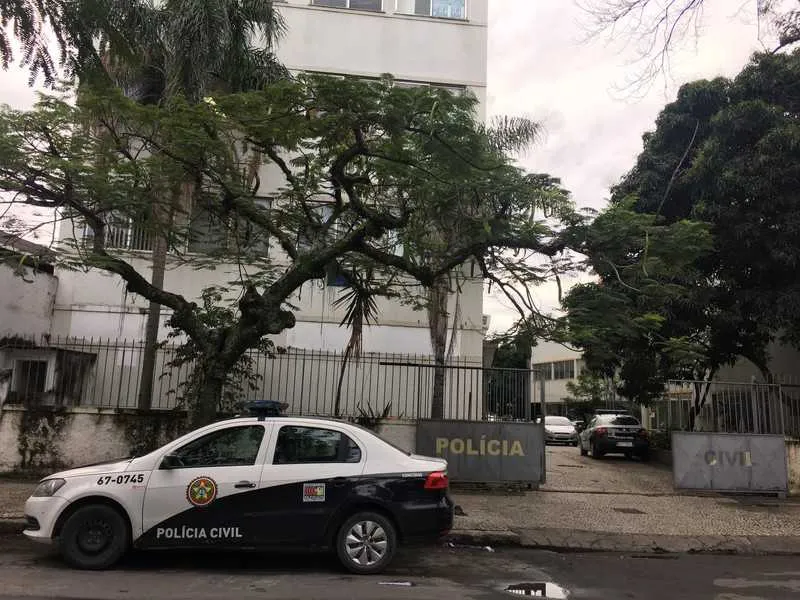 Imagem ilustrativa da imagem Polícia encontra corpo carbonizado dentro da mala de um carro em Maricá