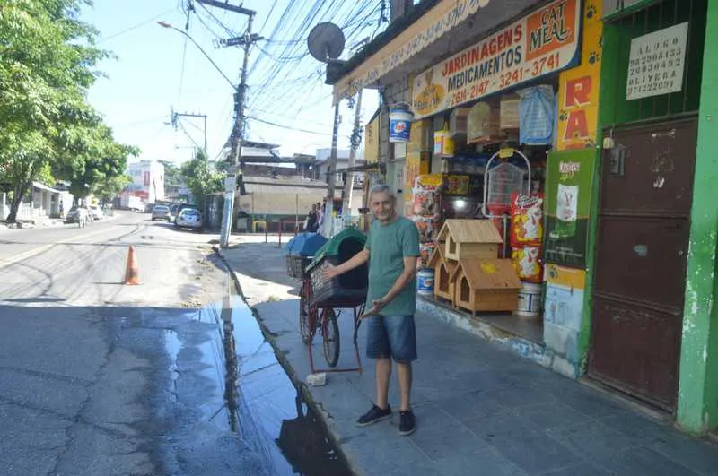 Comerciantes e moradores são incomodados pelo mau cheiro