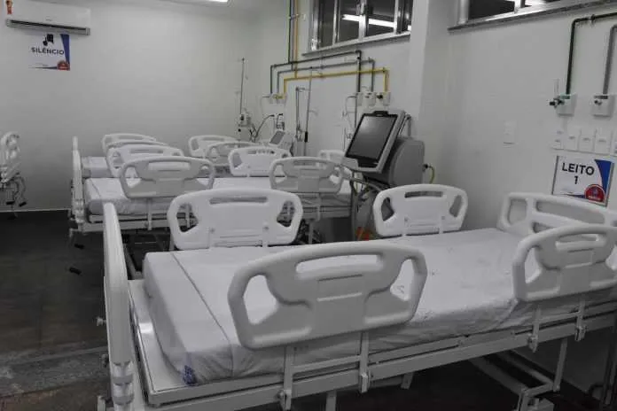 A enfermaria de estabilização é para pacientes em observação e tem cinco leitos inclináveis