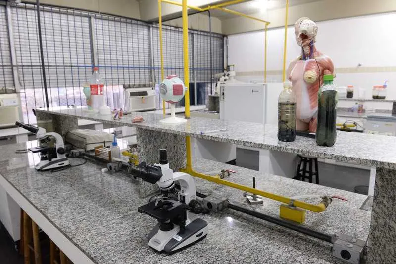 
Unidade de ensino oferece laboratórios para as aulas práticas