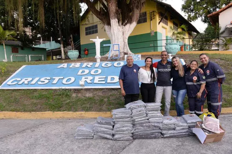 Samu entrega agasalhos no Abrigo Cristo Redentor