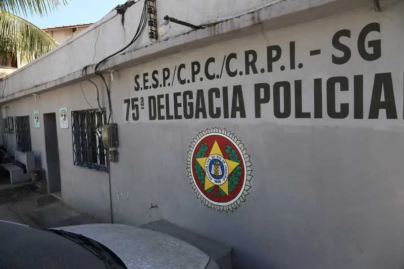 Policiais da Delegacia do Rio do Ouro é quem vão investigar caso e  tentar identificar criminosos