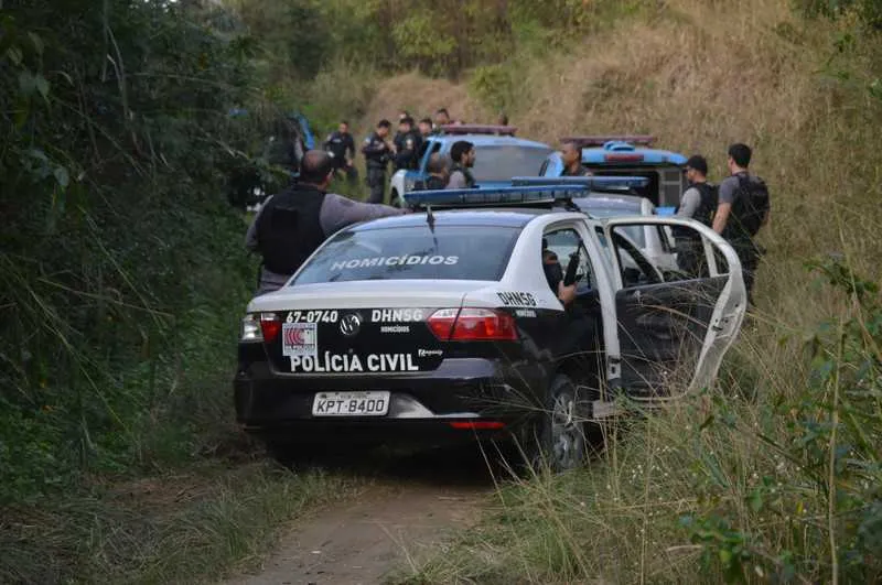 Os cadáveres estavam em uma área de mata da região