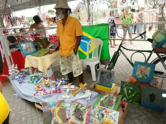 Feira tem artesanato local, arte e gastronomia na praça