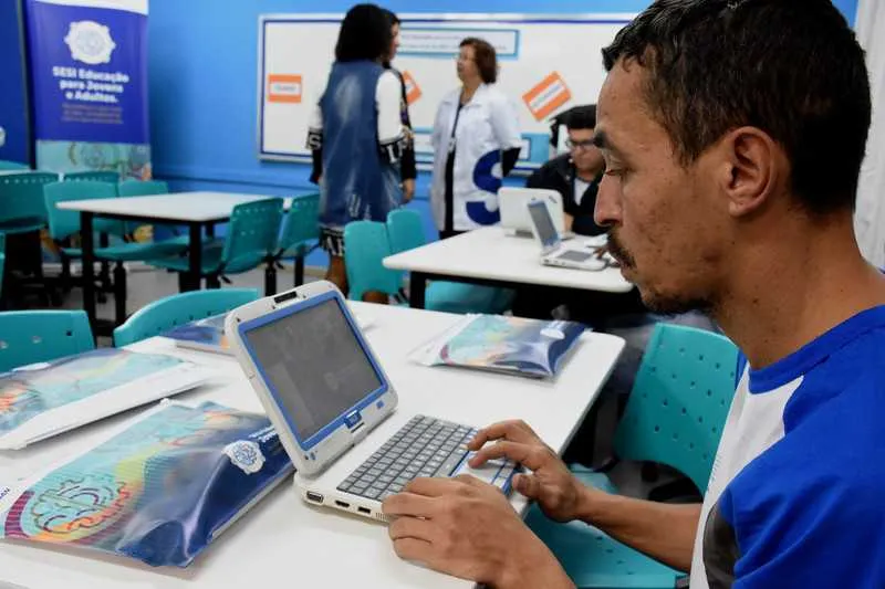 Aulas são semipresenciais e tem nova metodologia