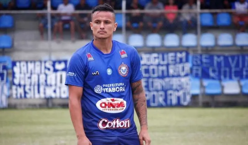 Edu defendeu o Brusque de Santa Catarina na temporada passada