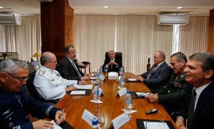 Ontem, houve reunião entre o presidente Michel Temer e os comandantes das Forças Armadas