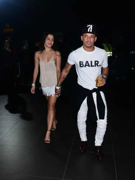Jota Amâncio, irmão de criação e amigo de Neymar, assumiu, em uma conversa no Youtube com Matheus Massafera e Gil Cebola, que o romance com a ex-BBB Emilly Araújo engrenou e já pensa até em casamento. “Quero casar. É bom casar, né?”, admitiu.