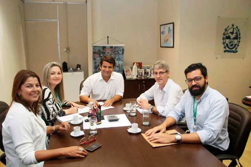 Imagem ilustrativa da imagem Enel e Secretaria de Saúde fecham parceria no combate ao Aedes aegypti