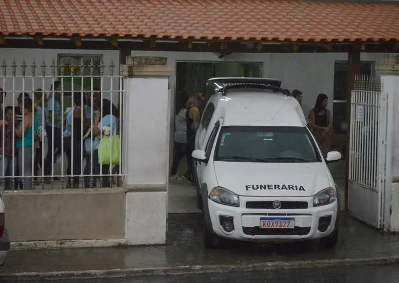 Corpo da criança foi enterrado na tarde de ontem, no Cemitério Municipal de Maricá, no Centro