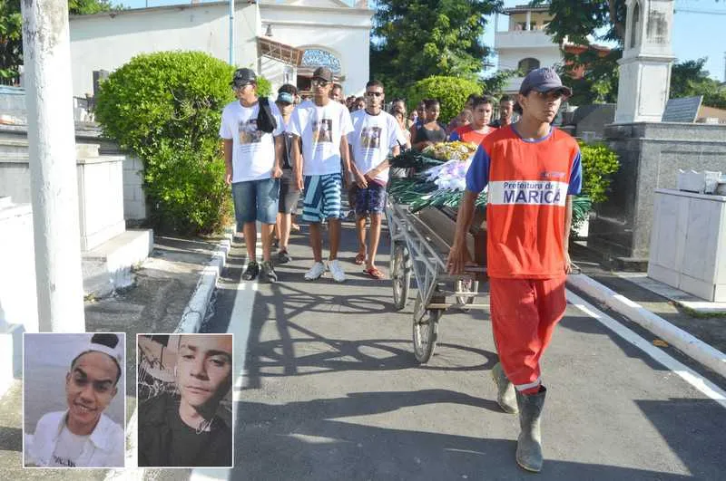 >> Os jovens podem ter sido mortos por um grupo responsável pela prestação de serviços de segurança clandestino na região