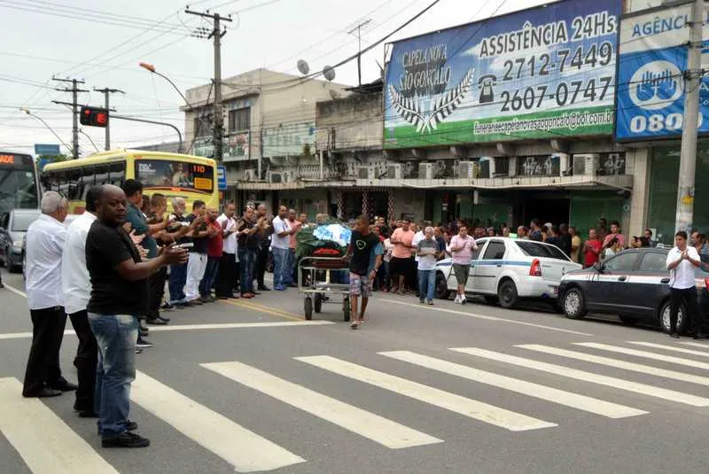 O sepultamento aconteceu ontem à tarde, em São Gonçalo
