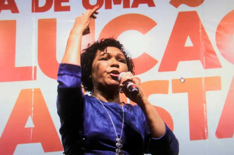 Vera Lúcia (PSTU) defende que a destinação dos recursos deve ser gerida pela população