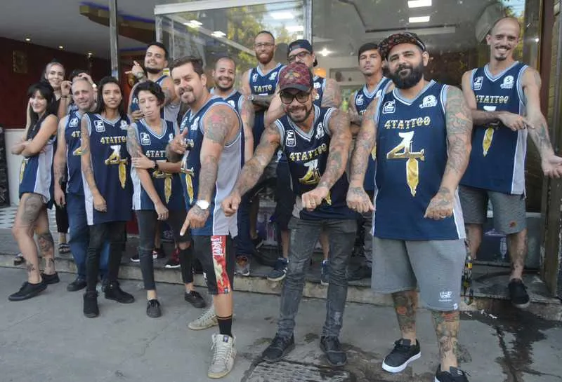  Equipe que começou há 12 anos, hoje conta também com escola de formação de tatuadores