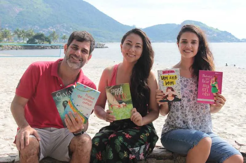 Niterói recebe encontro de escritores
A cidade de Niterói foi escolhida para ser cenário do encontro dos escritores da Assessoria das Letras, no último fim de semana. Além dos escritores locais Vartan Melikian e Juliane Rodrigues, autora de “Salvos Pelo Amor”, o encontro recebeu convidados como a mineira Ana Faria, Telma Brites - que transmitiu suas ideias diretamente da Alemanha, e a escritora Bel Gonçalves, também através da internet. Os leitores podem esperar muitas novidades, pois a assessoria realizará um segundo encontro literário em breve, desta vez, aberto ao público.