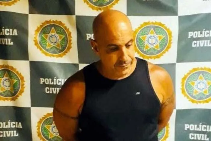 De acordo com as investigações, atualmente o ex-PM Vinícius integraria uma milícia em Magé
