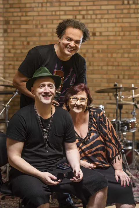 Paulo Gustavo e a mãe, Déa, sobem ao palco do Caio Martins