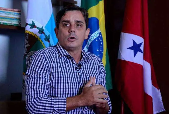 O prefeito Fabiano Horta assinou convênio da construção da nova escola com o Governo do Estado