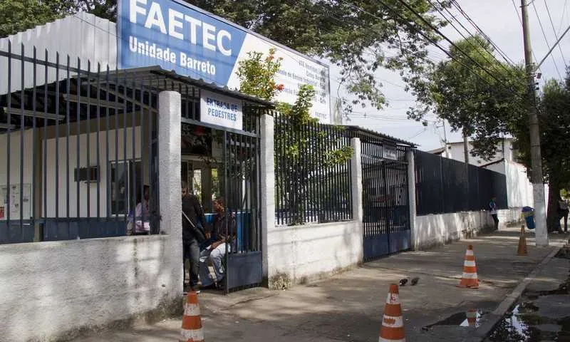 A primeira unidade escolhida para receber o projeto foi a Escola Técnica Estadual Henrique Lage