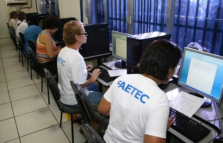 Chances são para as funções de professor, instrutor, supervisor e assistente administrativo