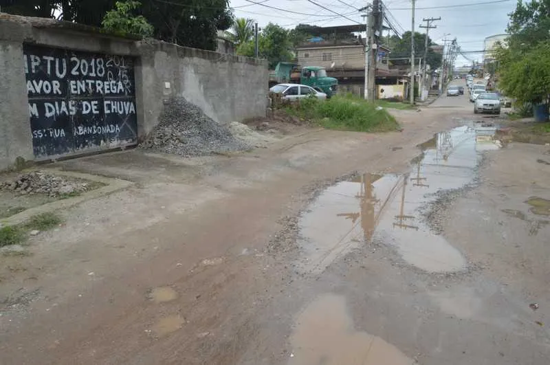 Moradores sofrem transtornos com a falta de pavimentação