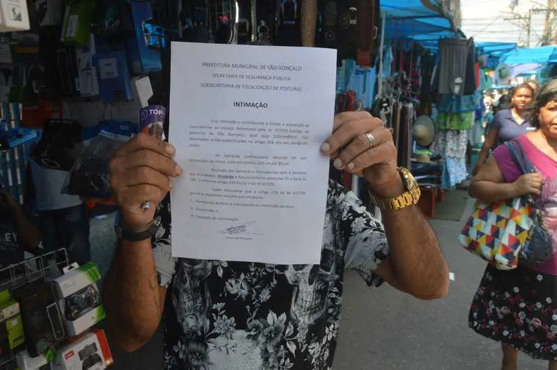 Ambulantes foram surpreendidos pelos fiscais com intimações