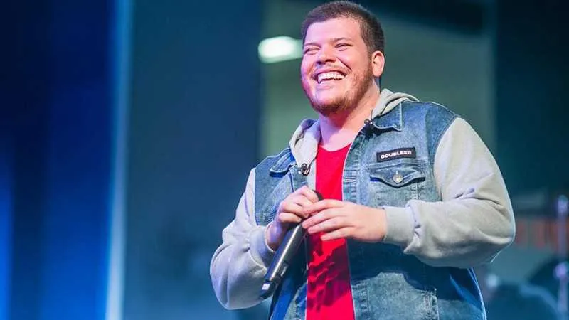 Ferrugem começou a gravar canções próprias e interpretações de outros compositores, colocou na internet e ganhou repercussão no mundo do samba, agora com várias parcerias