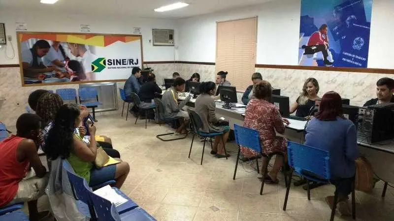 Em São Gonçalo, há um 10 postos de trabalho abertos para vendedor de porta em porta