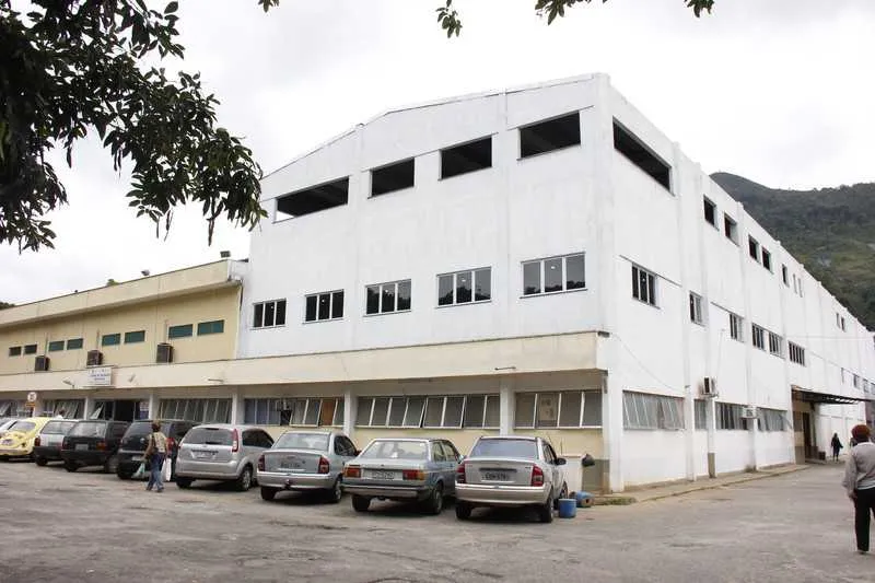 Vítima está internada no Hospital Raul Sertã, no Centro da cidade 