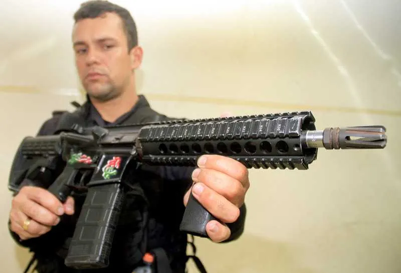 O fuzil que estava com homem que morreu foi apreendido
