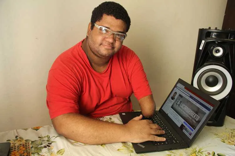 Estreando na plataforma, Luciano publicou seu primeiro vídeo na semana passada e almeja dar voz as pessoas que precisam
