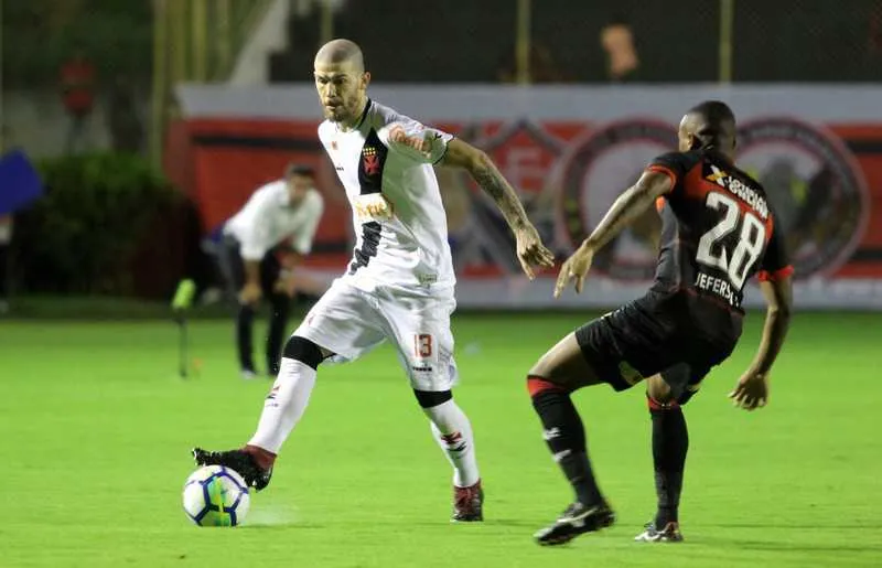 Nenhum dos dois times apresentou bom futebol no Barradão 