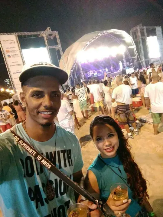 Guilherme pediu Amanda em namoro na Praia de Icaraí, Niterói 